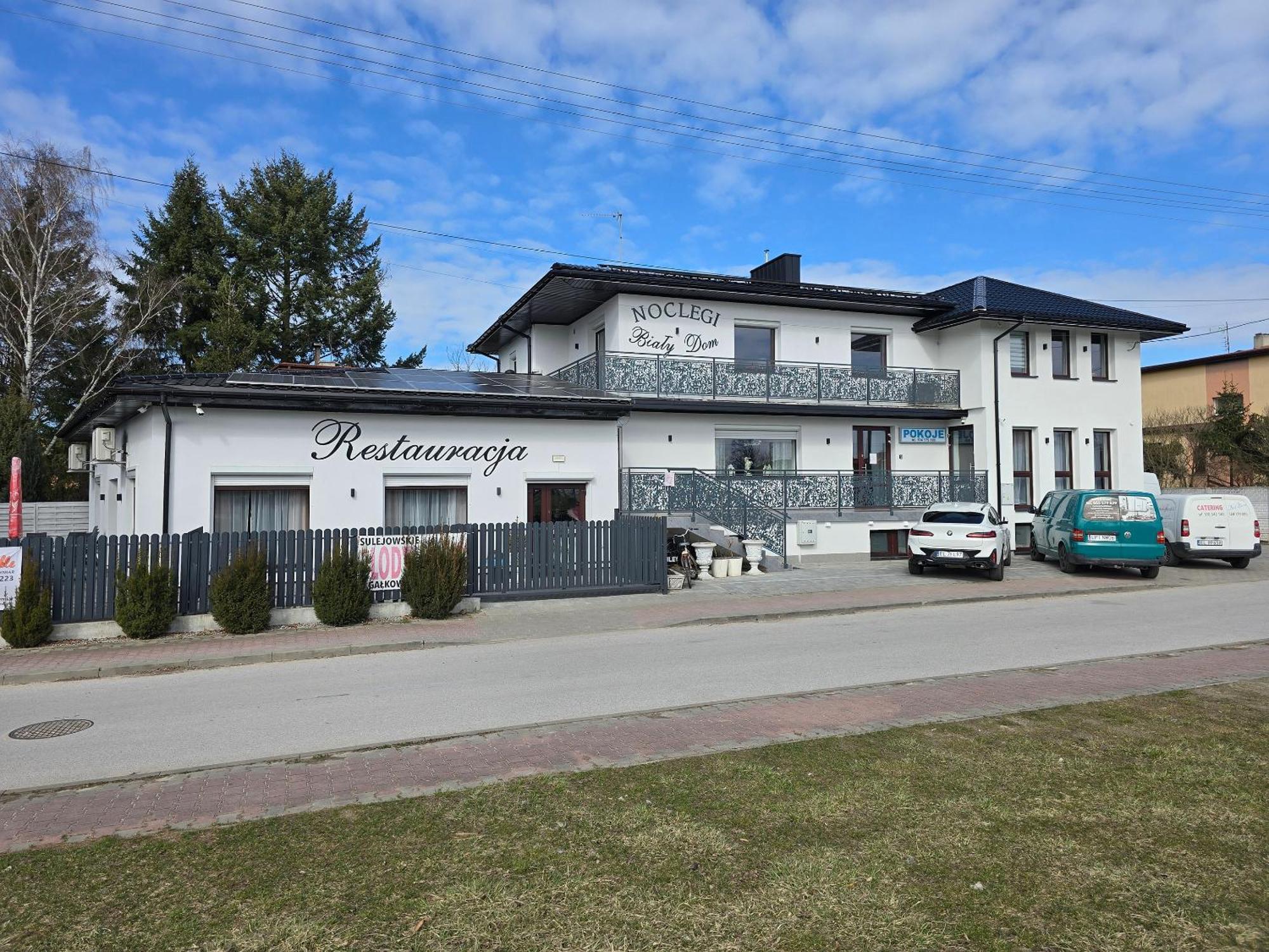 Bialy Dom Sulejów Exterior foto